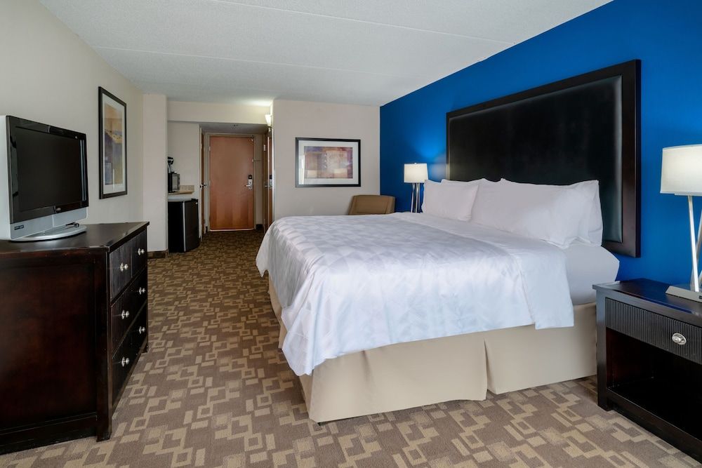Standard Room, 2 Double Beds, Accessible (Comm, Roll-In Shower)