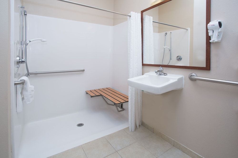 Studio Suite, 1 Queen Bed (Shower)