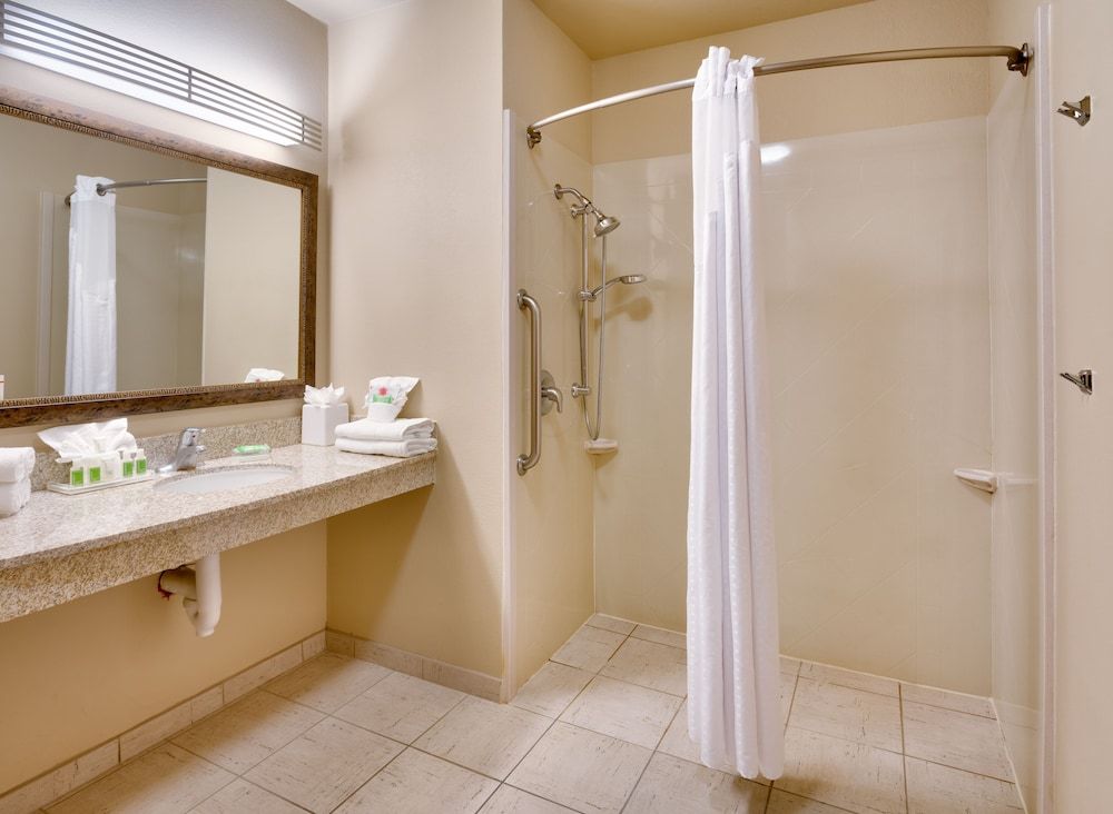 Standard Room, 2 Queen Beds, Accessible (Roll-In Shower)