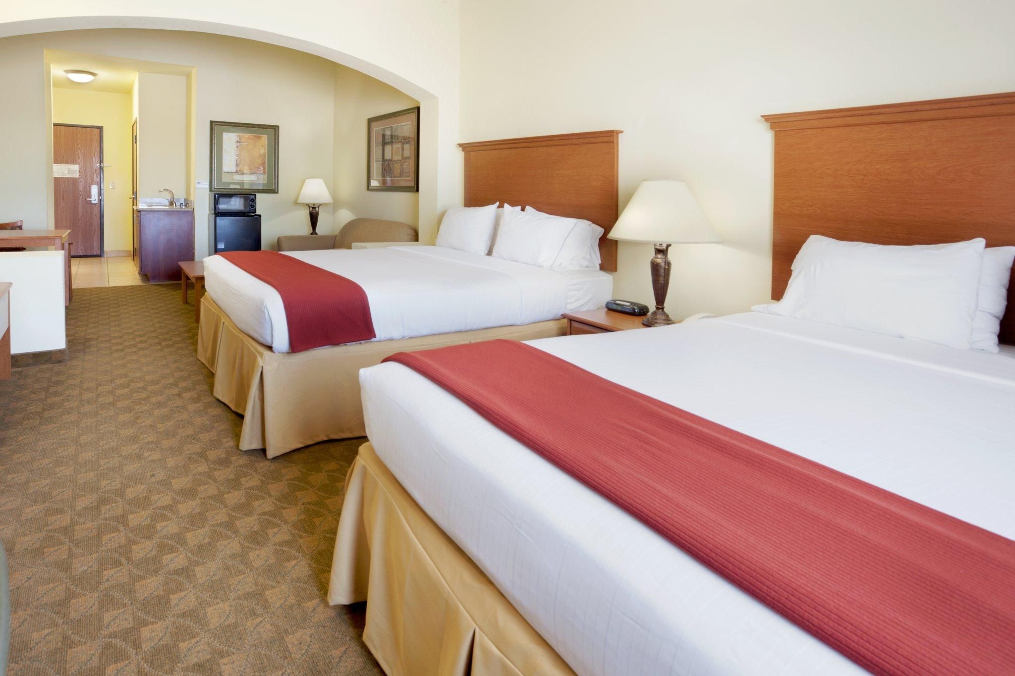 2 Queen Beds Suite