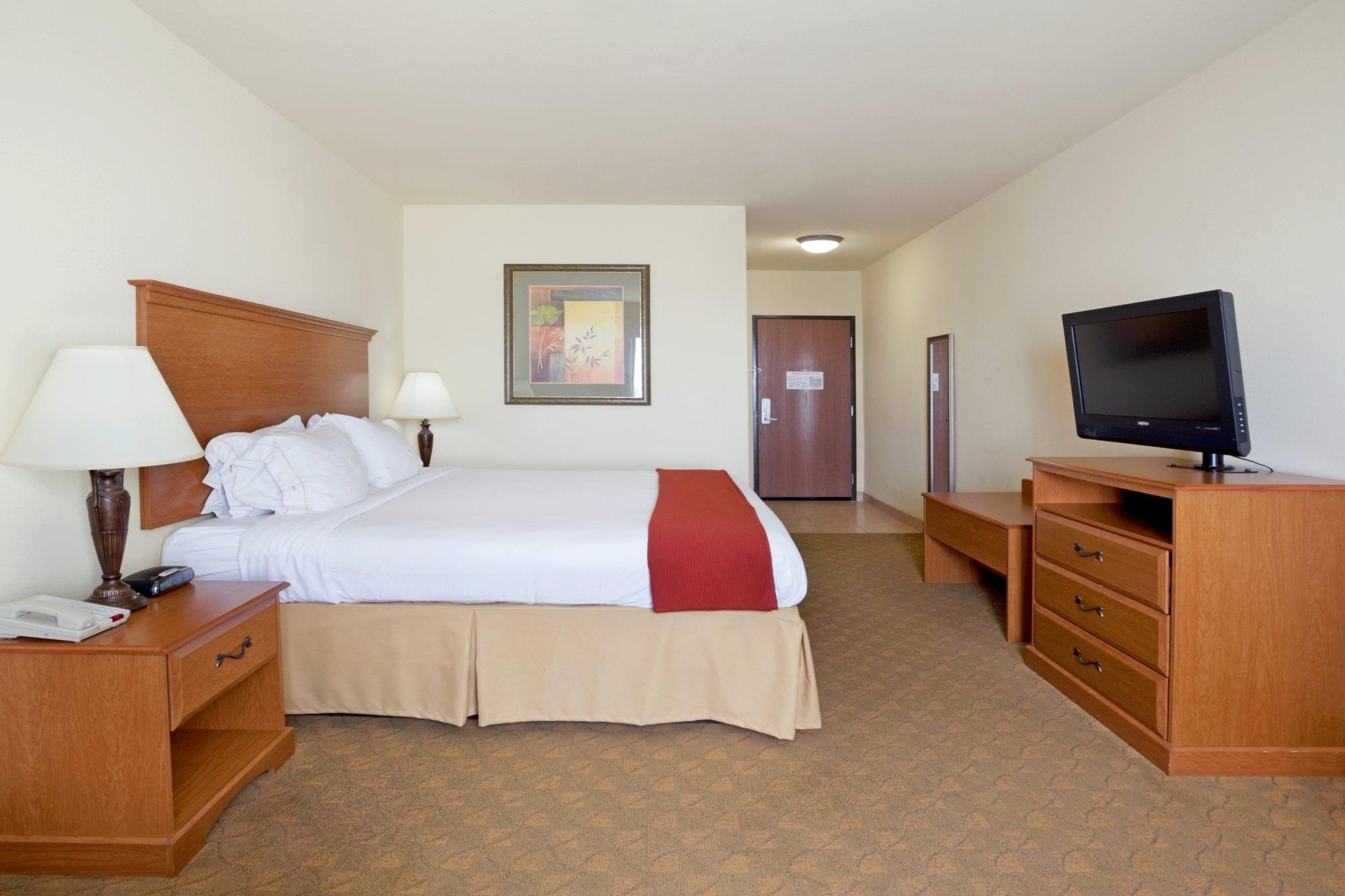 1 King Bed Standard Lake View