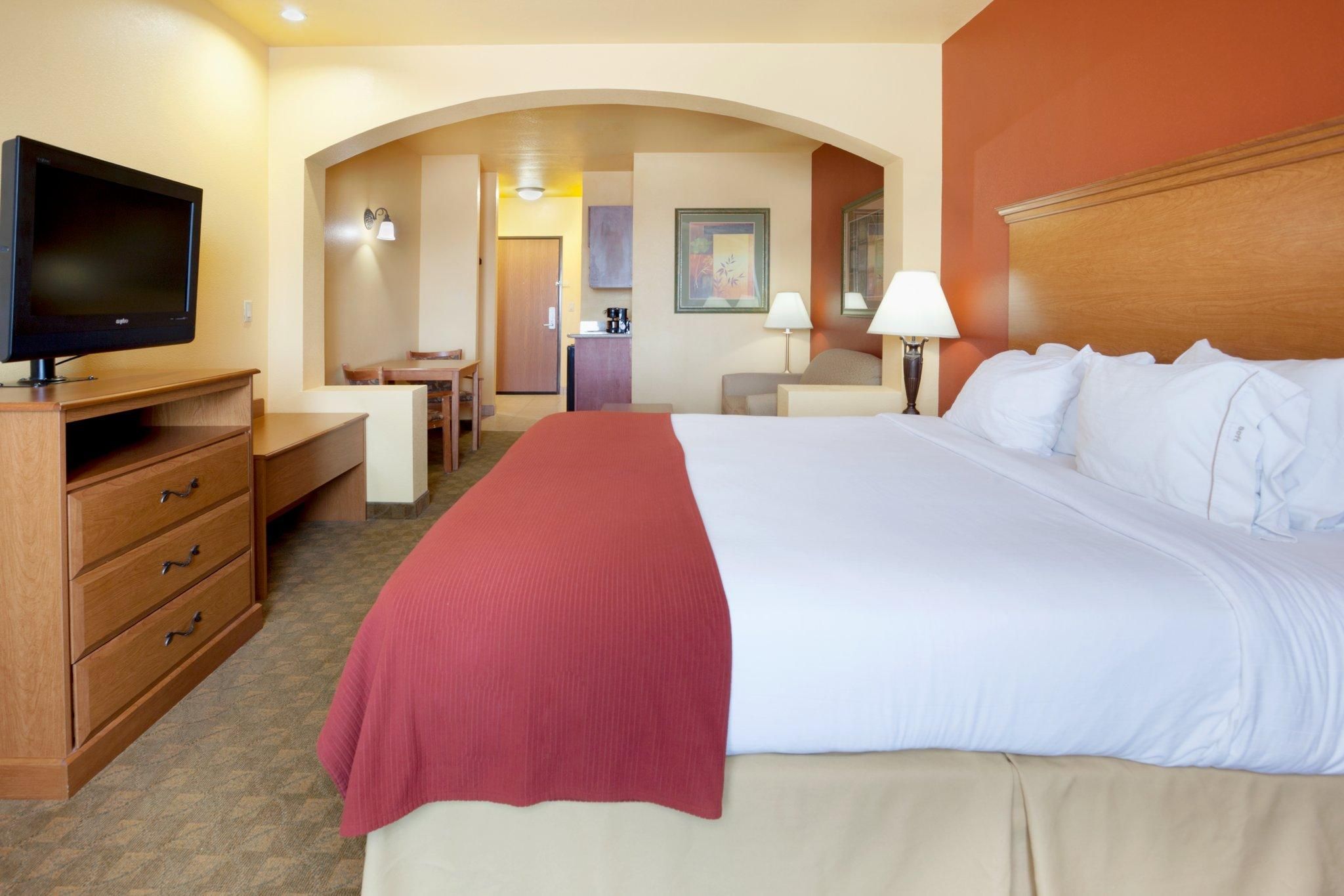 1 King Bed Suite