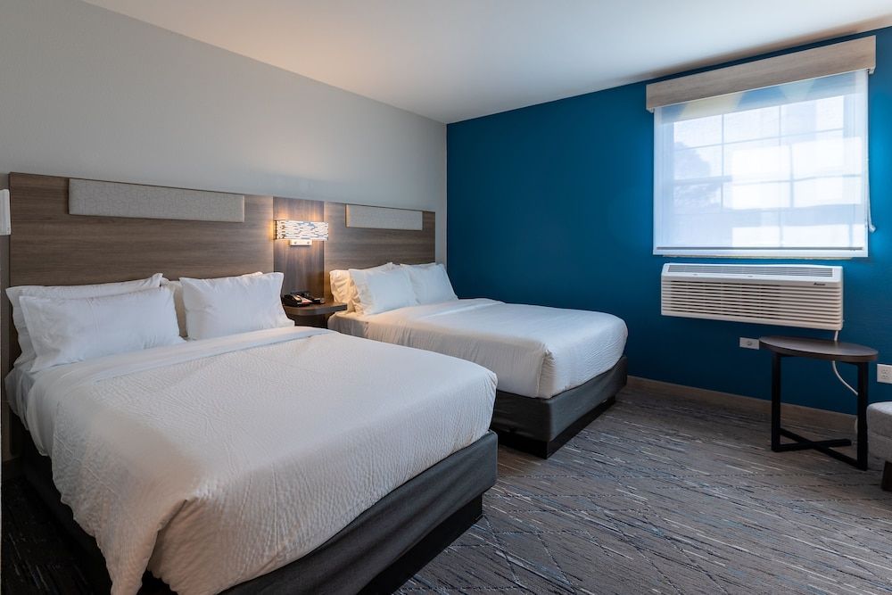 Holiday Inn Express & Suites Englewood Denver South by IHG Standard Room, 2 Queen Beds 2