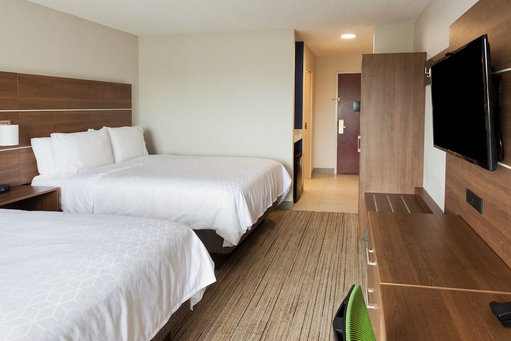 Standard Room, 2 Queen Beds, Accessible (Mobil Roll Shwr)
