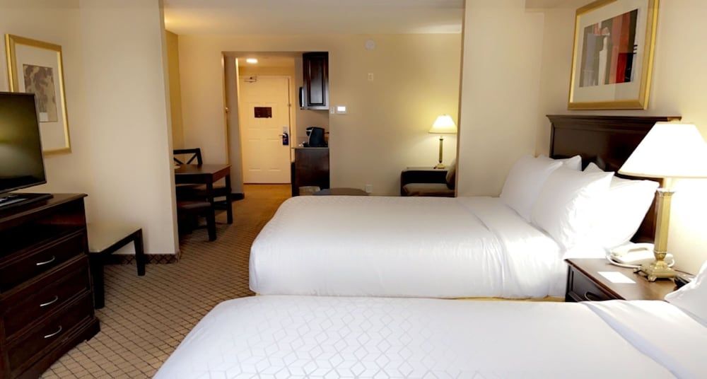 Standard Room, 2 Queen Beds (Bath Shower Combination)