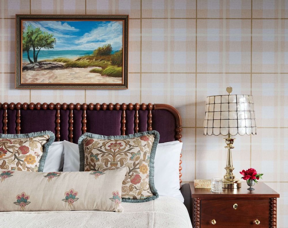 Room, 1 King Bed, Lake View