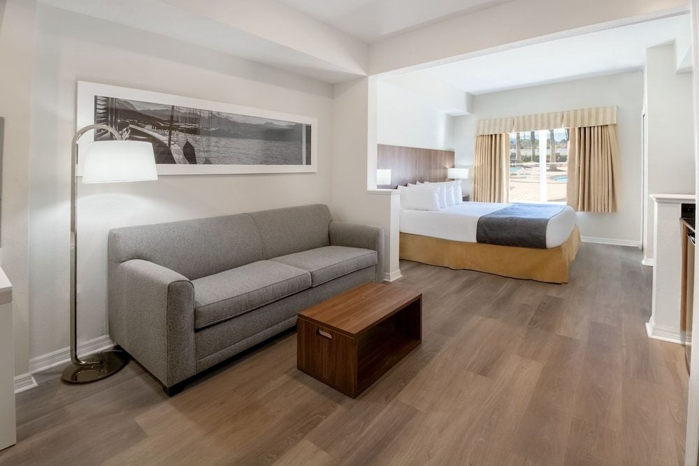 undefined The Point Hotel & Suites 3