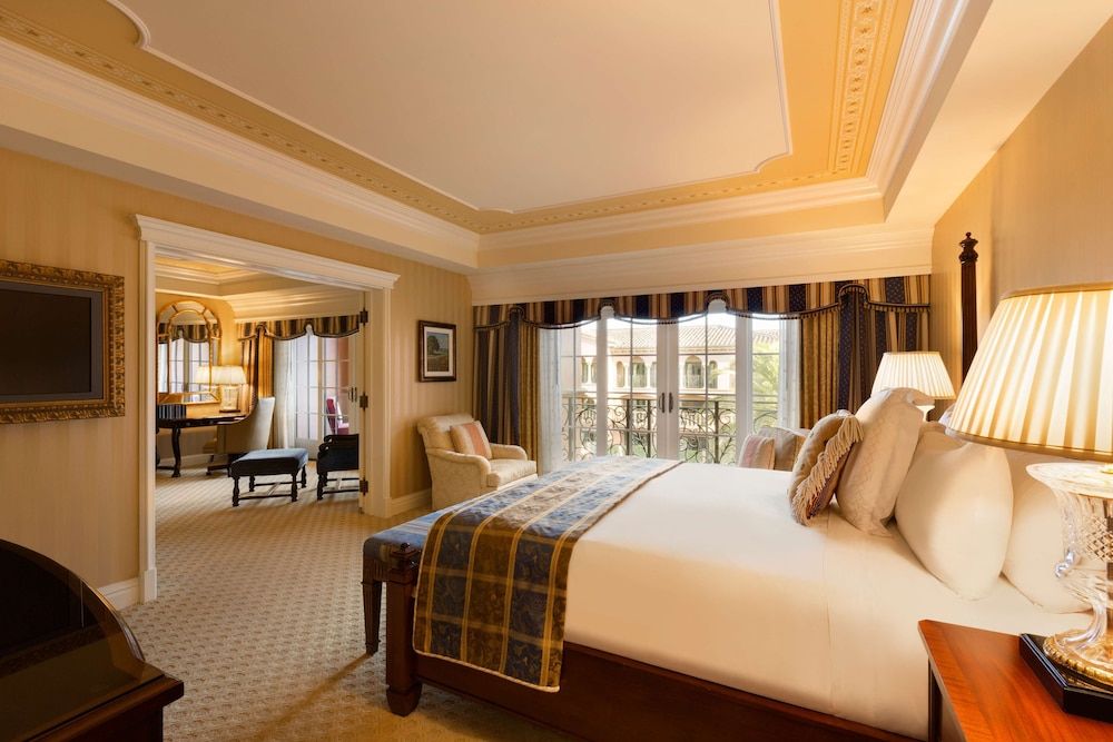 Del Mar 1 Bedroom Fireside Suite - 1 King