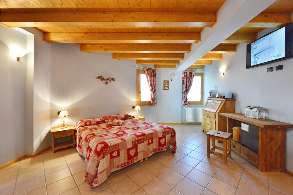 Hotel L'Espoir Quadruple Room 2