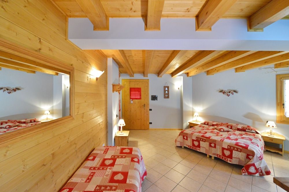 Hotel L'Espoir Quadruple Room 3