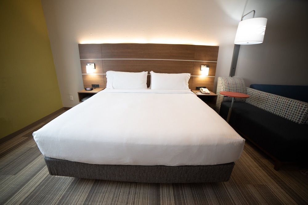 Suite, 1 King Bed, Accessible (Hearing, Bathtub)