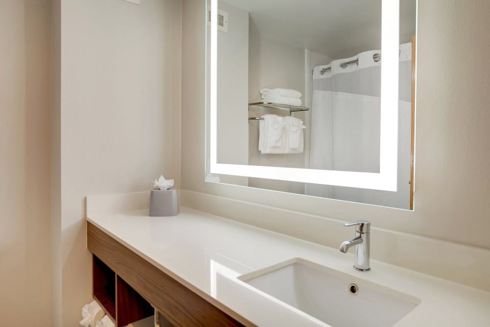 Suite, 1 King Bed (Living, Dining)