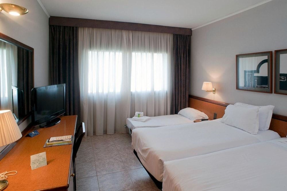 Hotel Ciudad de Castelldefels Family Triple Room 2