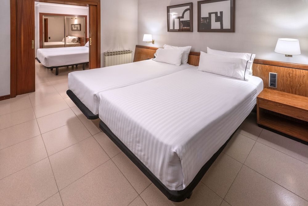 Hotel Ciudad de Castelldefels Quadruple Room 2