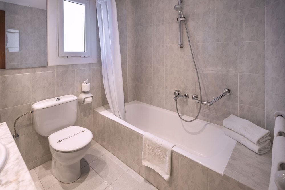 Hotel Ciudad de Castelldefels Quadruple Room 5