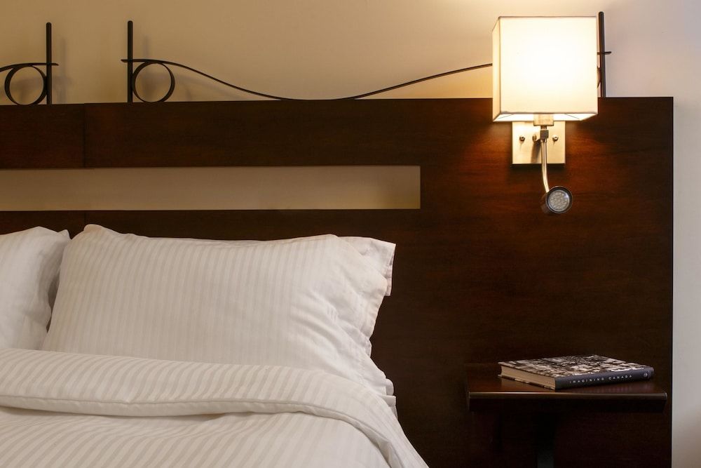 Auberge du Vieux-Port Deluxe Room, 1 Queen Bed (St Paul View) 2