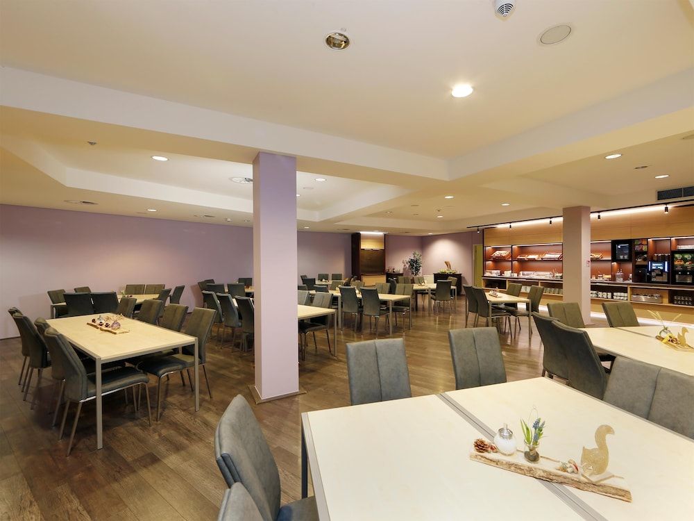 undefined B&B Hotel Berlin City-Ost 8