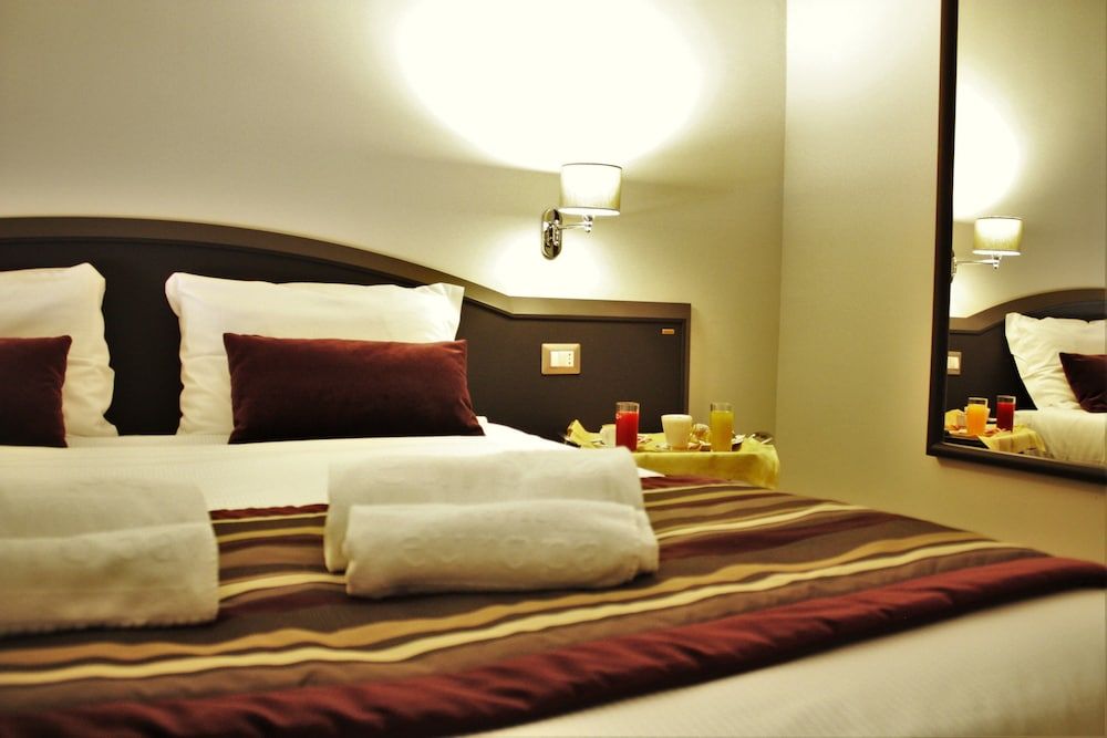 Hotel Europa Standard Triple Room 2