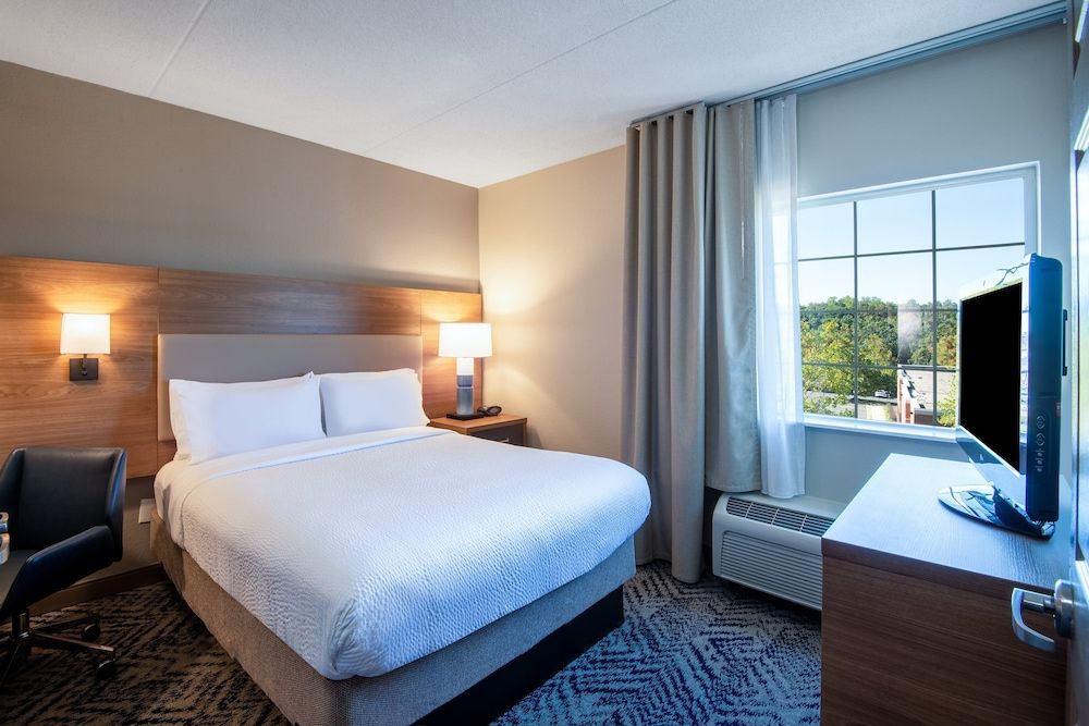 Suite, 1 Queen Bed, Accessible (Communication, Mobility)