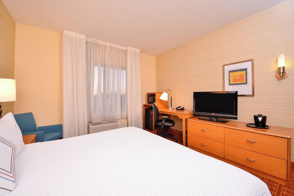 Room, 1 King Bed, Non Smoking (Hearing Accessible)