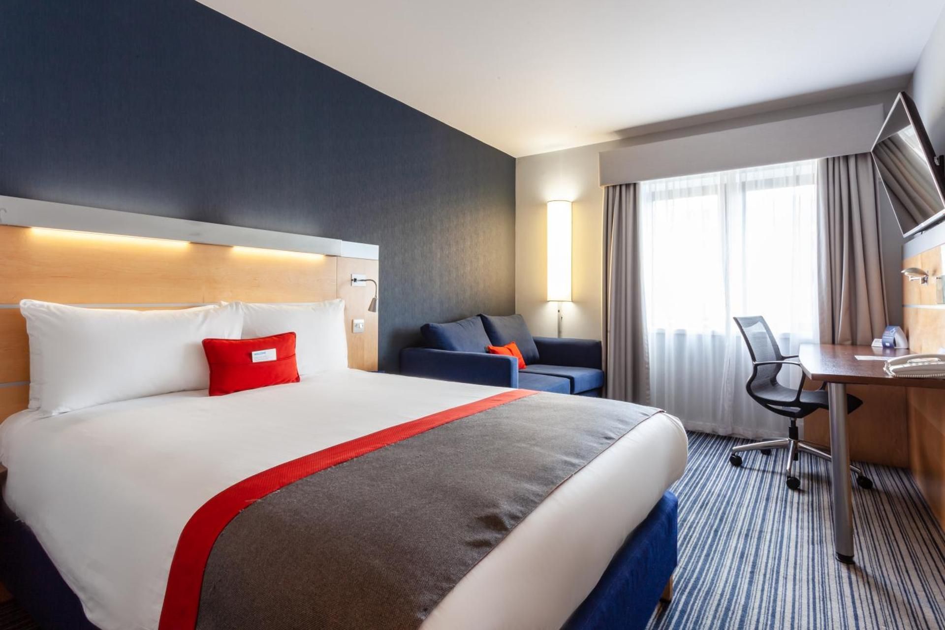 undefined Holiday Inn Express Edinburgh Royal Mile by IHG 9