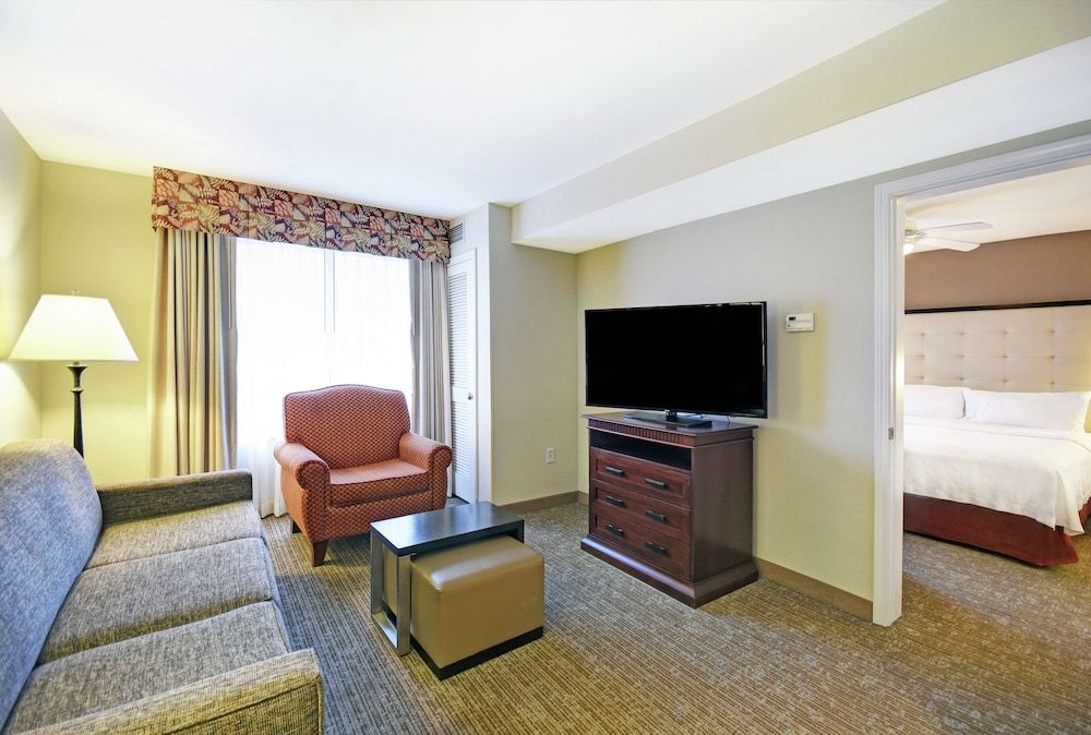 Suite, 1 King Bed, Accessible, Bathtub (Mobility & Hearing)