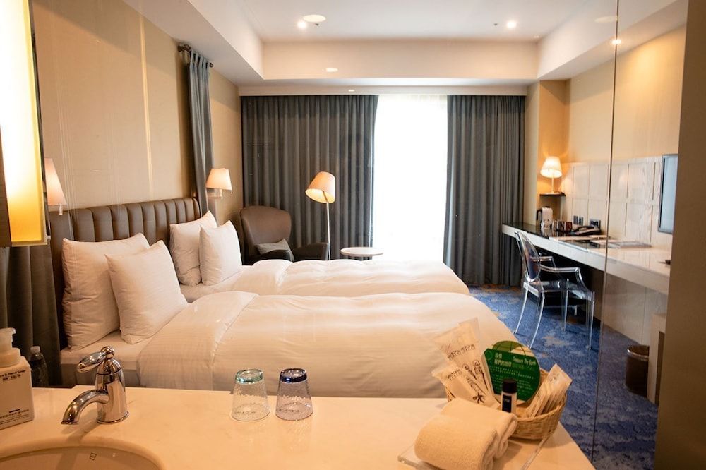 Grand Victoria Hotel Deluxe Twin Room