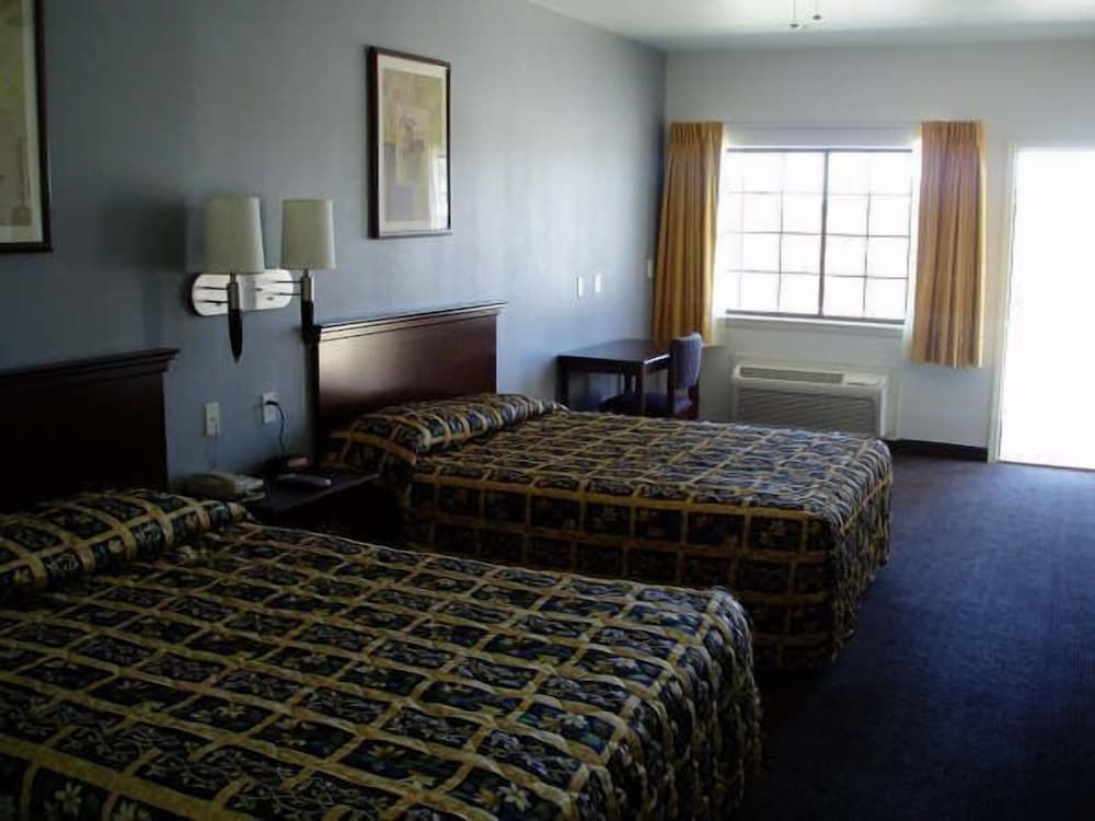 Standard room with two queen beds