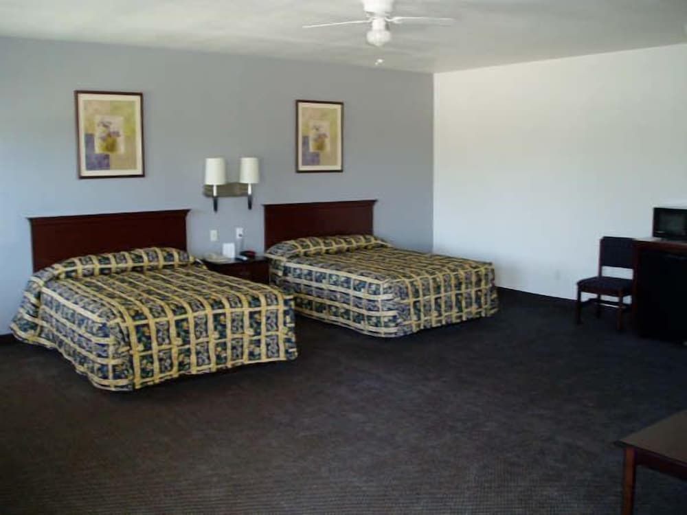 Standard room with two queen beds