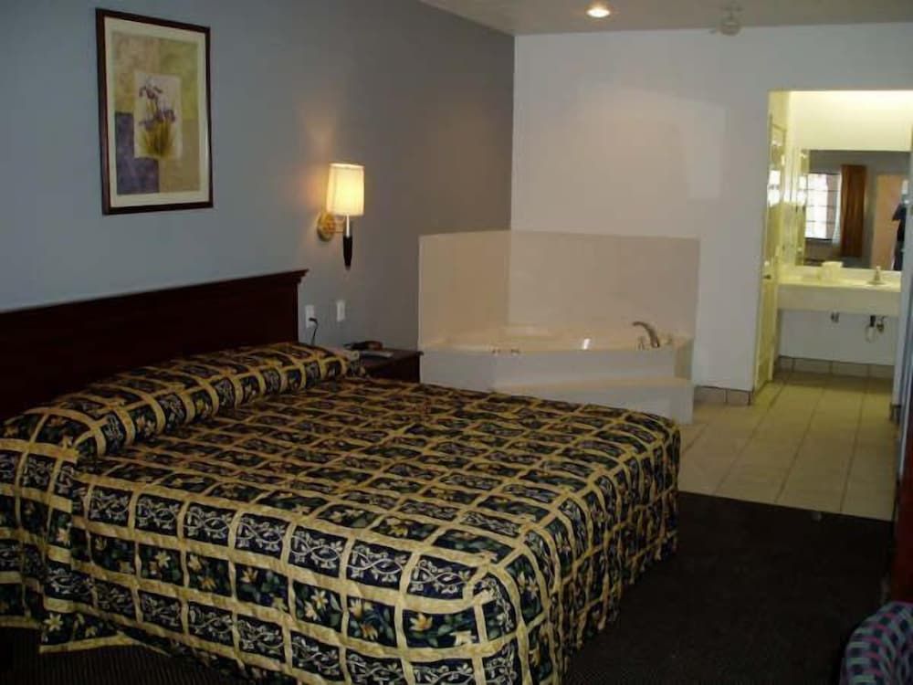 Standard Room, 1 King Bed