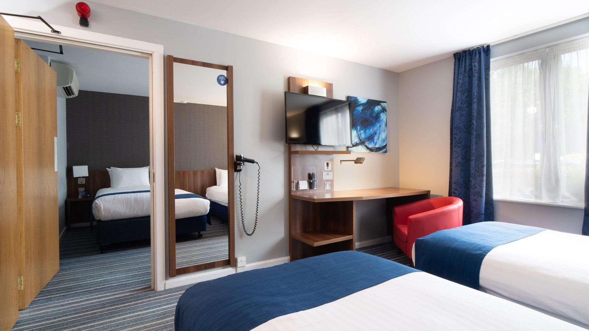 2 Single Standard Accessible with Free Hot Breakfast