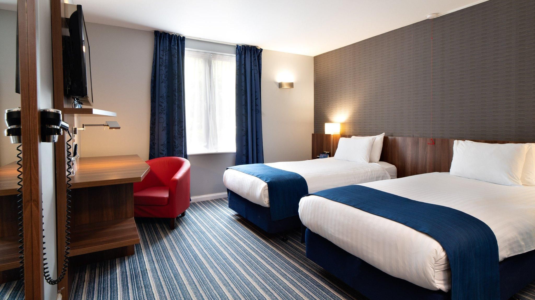 2 Single Standard Accessible with Free Hot Breakfast