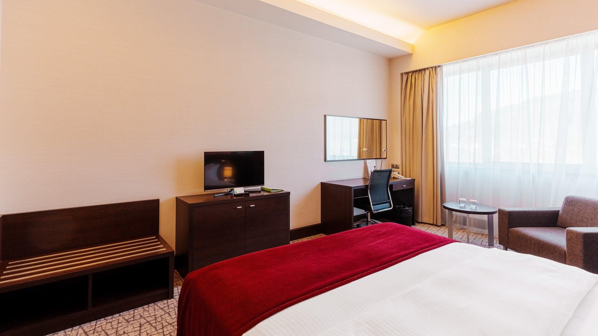 1 King Bed Standard High Floor