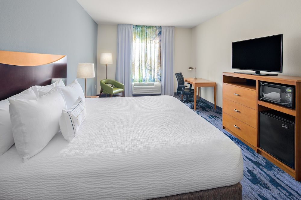 Studio, 1 King Bed with Sofa bed (Hearing Accessible)