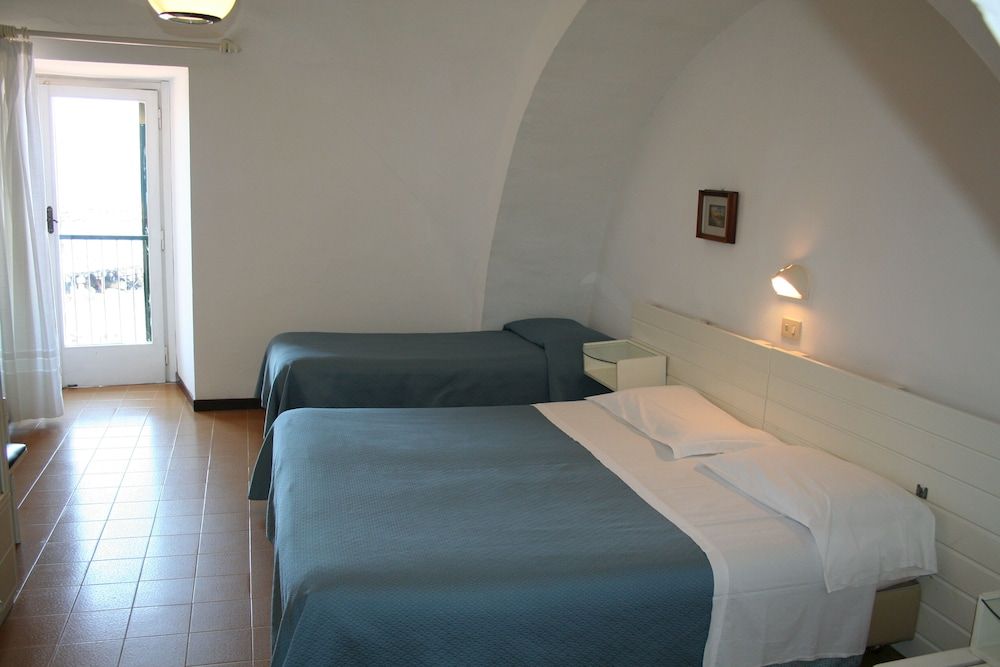 Hotel Baia di Puolo Quadruple Room 2