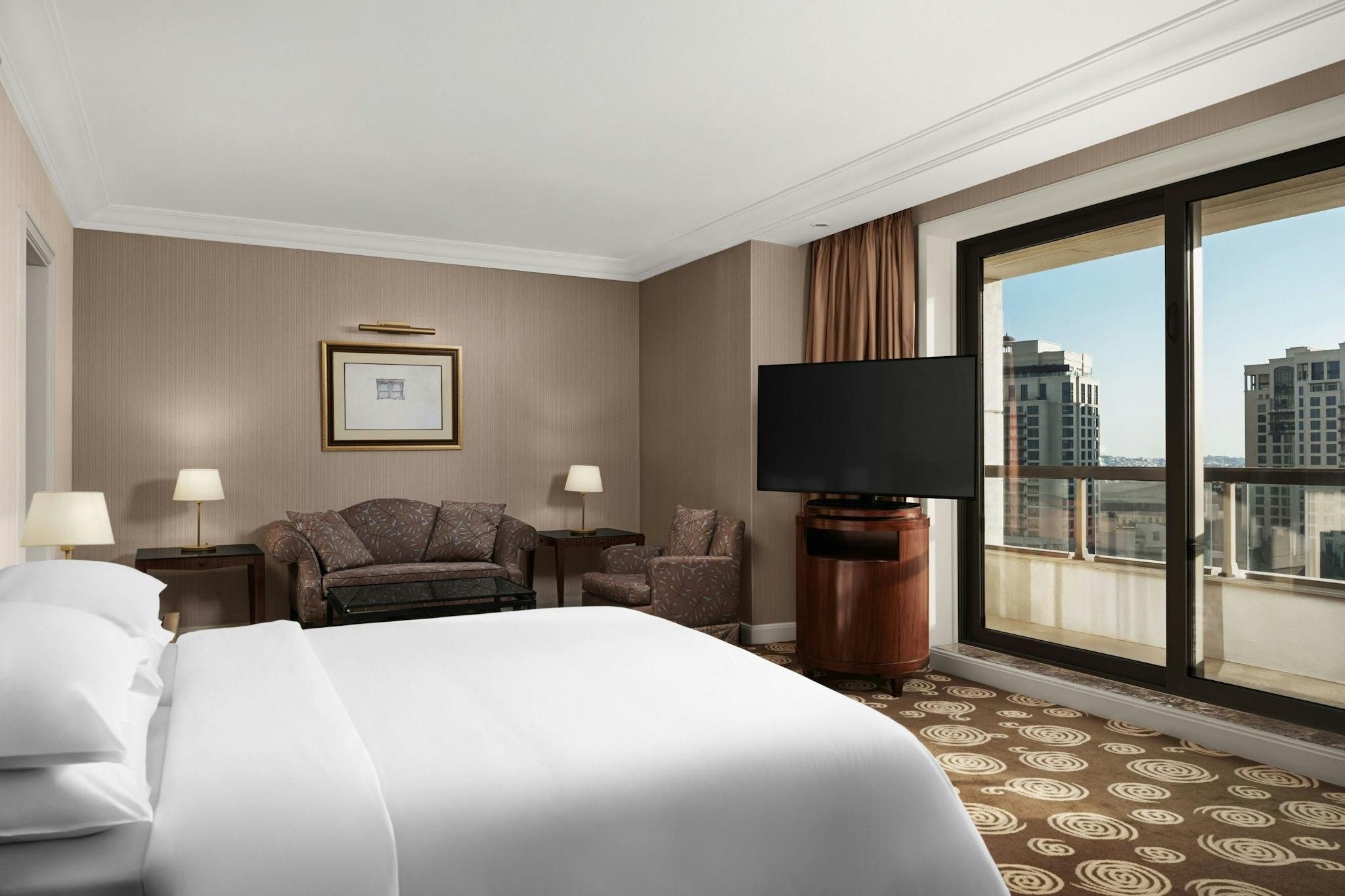 Deluxe Guest Room, Guest room, 1 King, City view