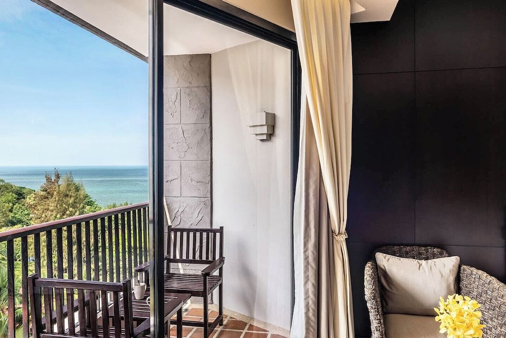 Garden Cliff Resort and Spa Deluxe Room, Sea View 4