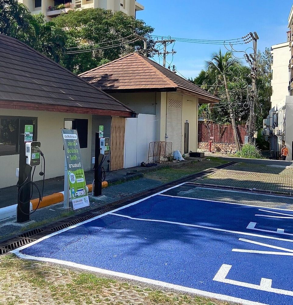 Electric vehicle charging station
