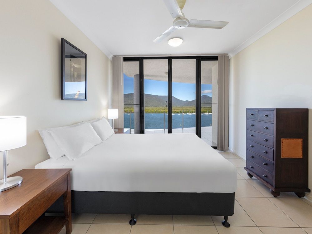 Piermonde Apartments - Cairns Three-Bedroom Apartment Water View