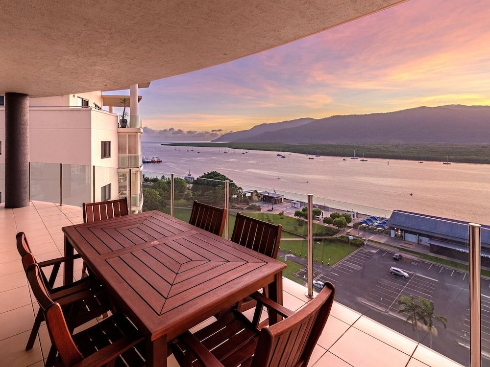 Piermonde Apartments - Cairns Three-Bedroom Apartment Water View 3