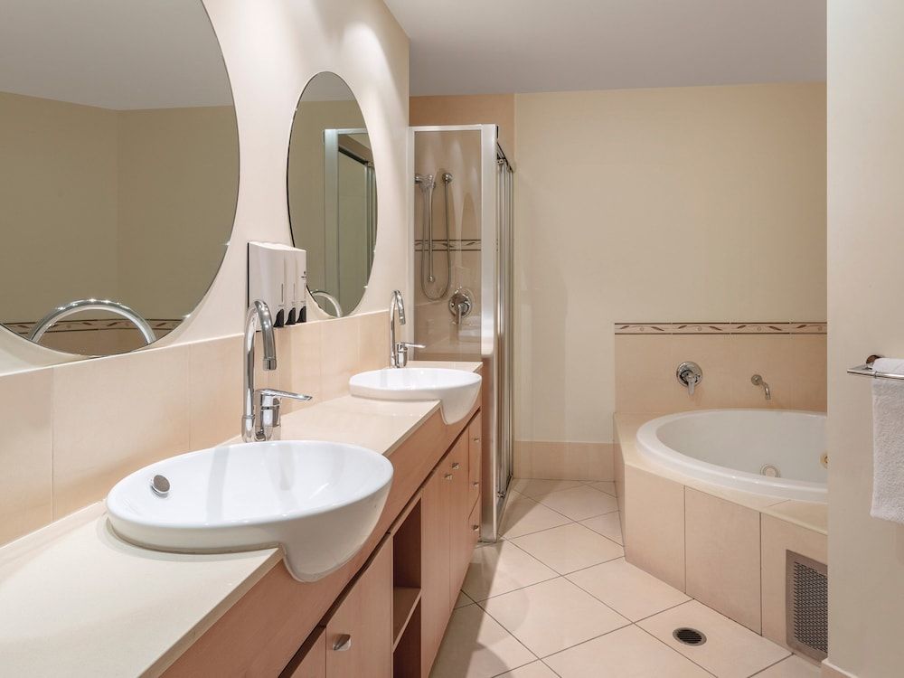 Piermonde Apartments - Cairns Three-Bedroom Apartment Water View 4