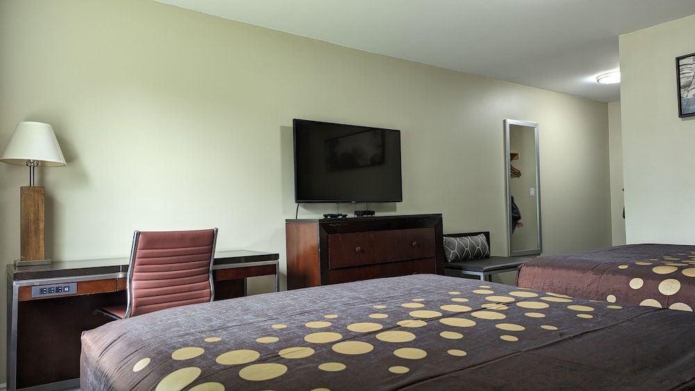 Knights Inn Bracebridge Room, 2 Queen Beds, Non Smoking 9