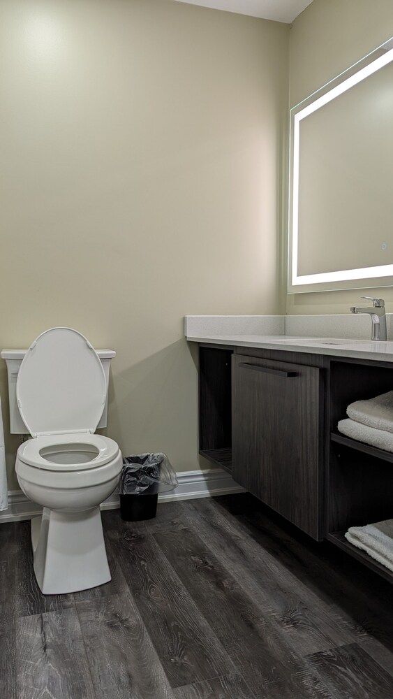 Knights Inn Bracebridge Room, 2 Queen Beds, Non Smoking 7