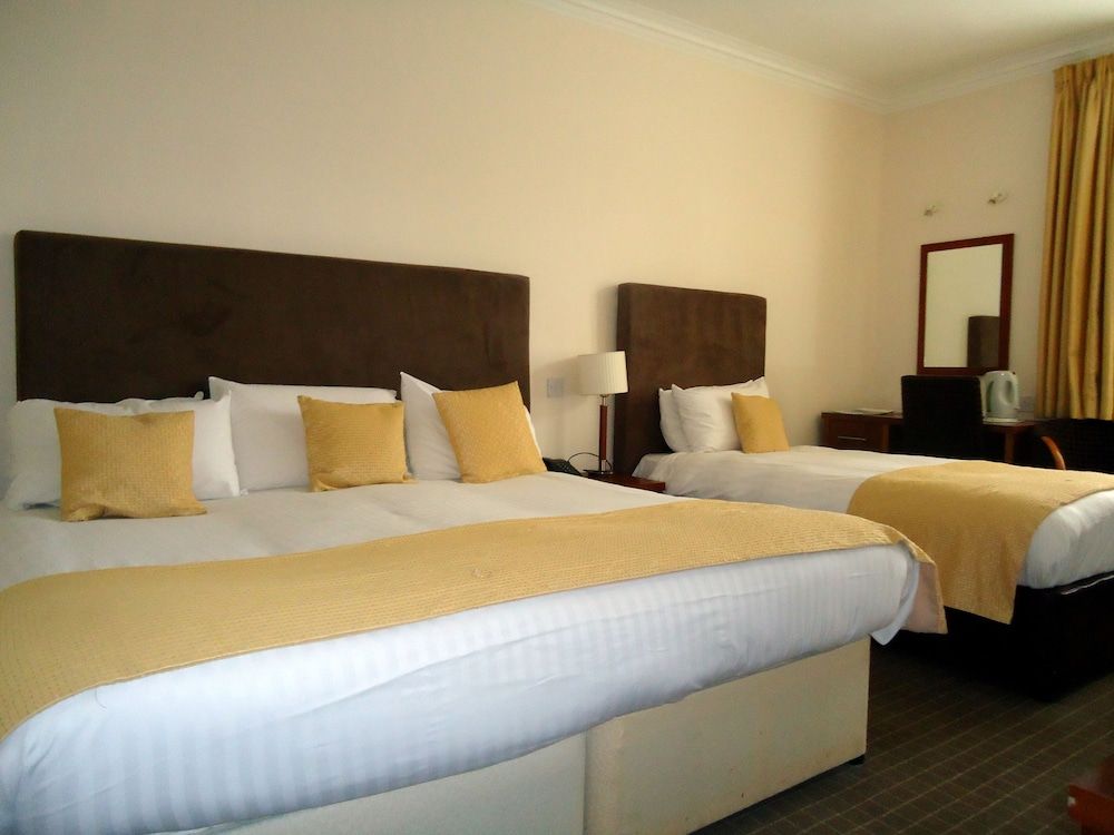 Pitbauchlie House Hotel, Sure Hotel Collection by BW Standard Room, Multiple Beds, Non Smoking 2