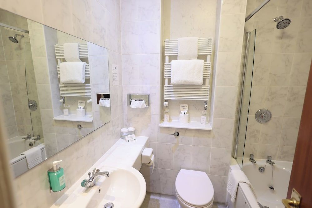 Pitbauchlie House Hotel, Sure Hotel Collection by BW Deluxe Room, 1 King Bed, Non Smoking 8