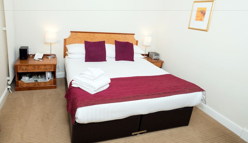 Pitbauchlie House Hotel, Sure Hotel Collection by BW Deluxe Room, 1 King Bed, Non Smoking 2