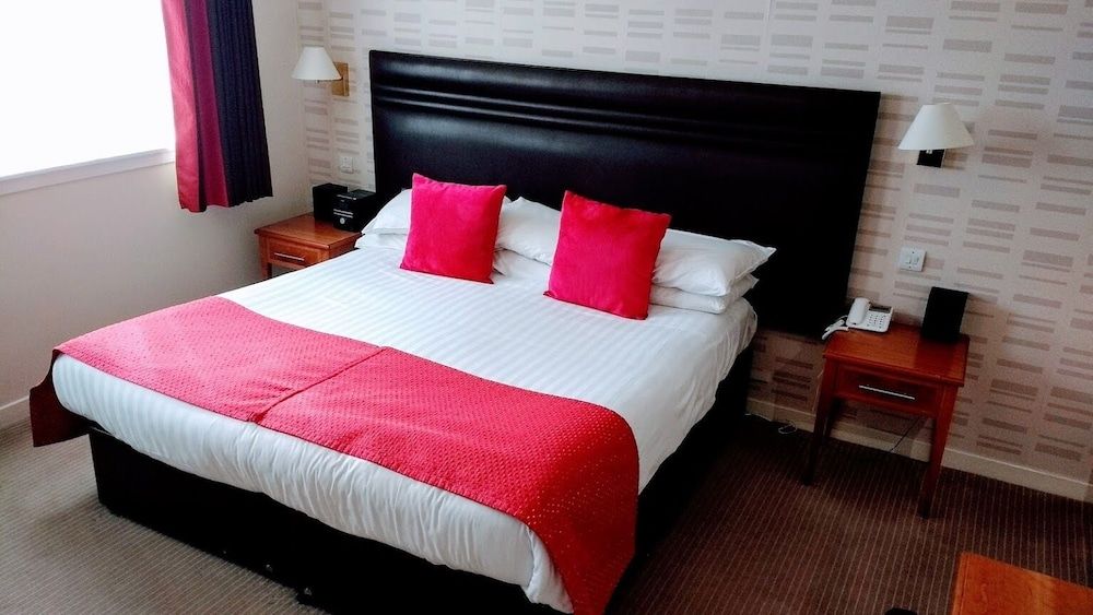 Pitbauchlie House Hotel, Sure Hotel Collection by BW Deluxe Room, 1 King Bed, Non Smoking 5