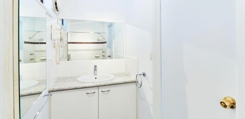 RAC Karri Valley Resort Three Bedrooms Chalet - Lake View 6