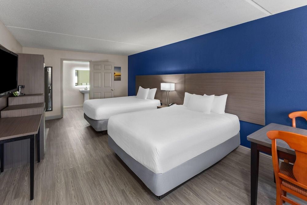 Room, 2 Queen Beds, Accessible, Non Smoking (Mobility/Hearing, Bathtub w/grab bars)