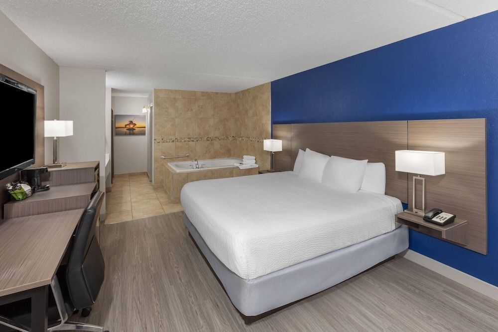 Superior Room, 1 King Bed, Non Smoking